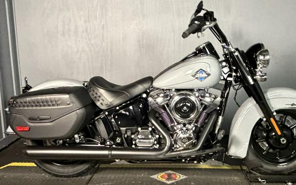 2026 Harley-Davidson® Heritage Classic® FLHC DRK BILIARD GRY