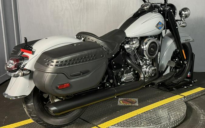 2026 Harley-Davidson® Heritage Classic® FLHC DRK BILIARD GRY