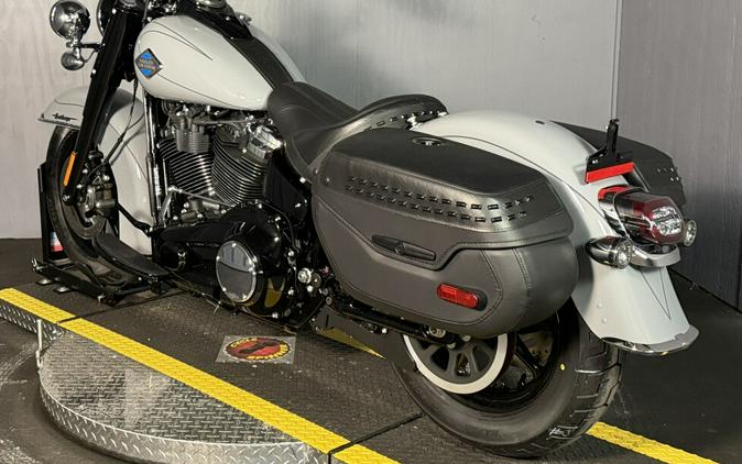 2026 Harley-Davidson® Heritage Classic® FLHC DRK BILIARD GRY