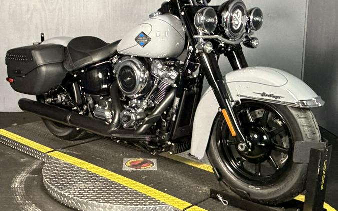 2026 Harley-Davidson® Heritage Classic® FLHC DRK BILIARD GRY