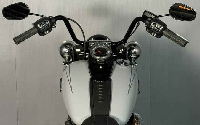 2026 Harley-Davidson® Heritage Classic® FLHC DRK BILIARD GRY