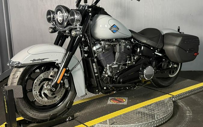 2026 Harley-Davidson® Heritage Classic® FLHC DRK BILIARD GRY