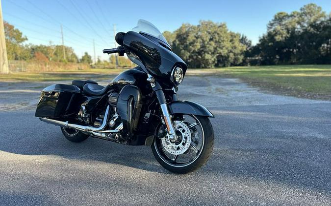 2017 Harley-Davidson® FLHXSE - CVO™ Street Glide®