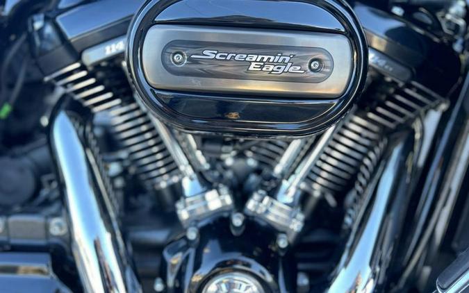 2017 Harley-Davidson® FLHXSE - CVO™ Street Glide®