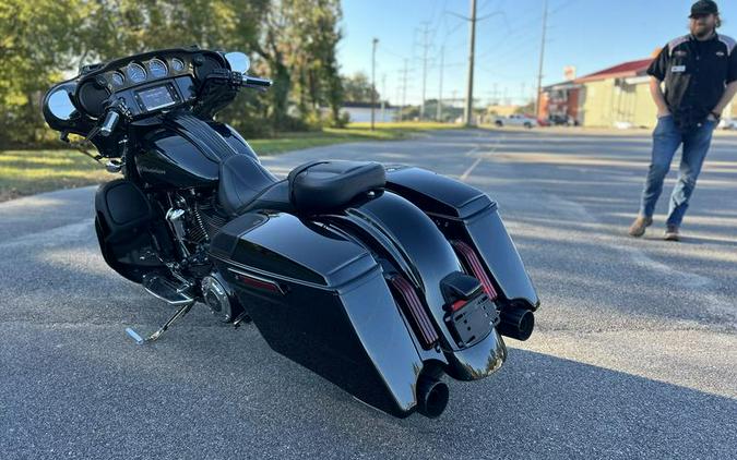 2017 Harley-Davidson® FLHXSE - CVO™ Street Glide®