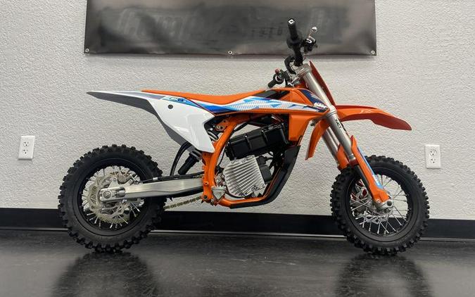 2023 KTM SX-E 3 First Look [Just In Time For Christmas]