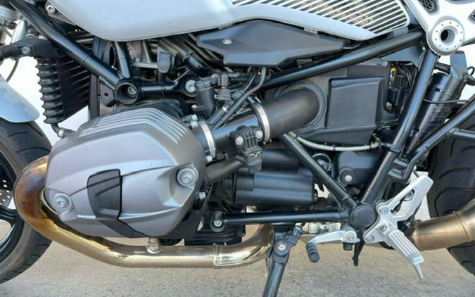 2019 BMW R nineT Pure Black Storm Metallic/Light White Low Susp