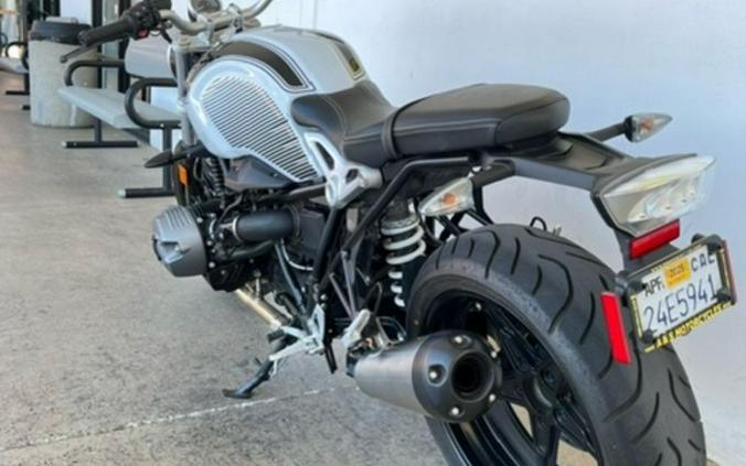 2019 BMW R nineT Pure Black Storm Metallic/Light White Low Susp