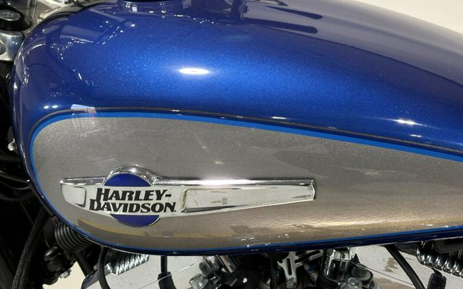 2017 Harley-Davidson® 1200 Custom Two-Tone Superior Blue/Billet Silver
