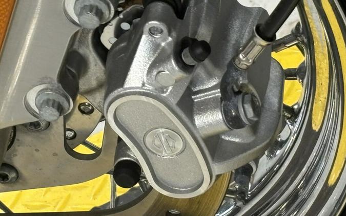 2017 Harley-Davidson® 1200 Custom Two-Tone Superior Blue/Billet Silver