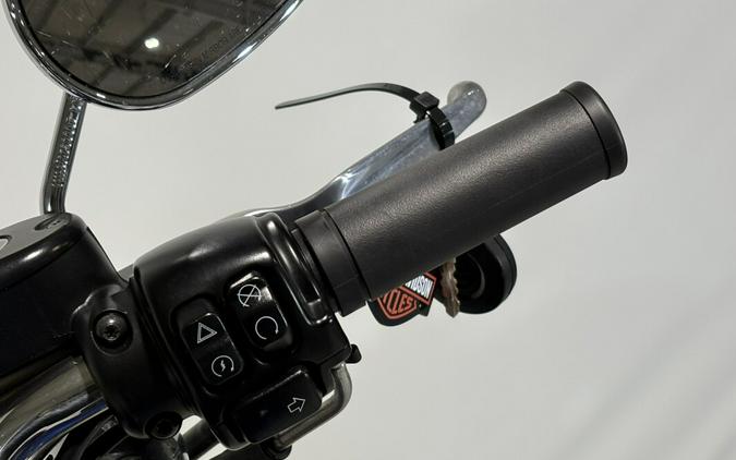 2017 Harley-Davidson® 1200 Custom Two-Tone Superior Blue/Billet Silver