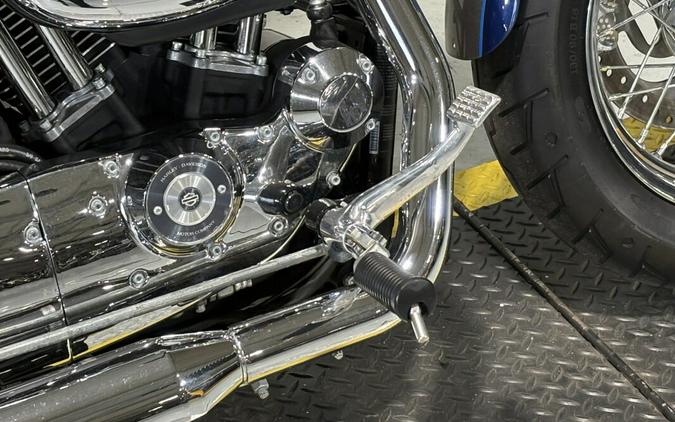 2017 Harley-Davidson® 1200 Custom Two-Tone Superior Blue/Billet Silver