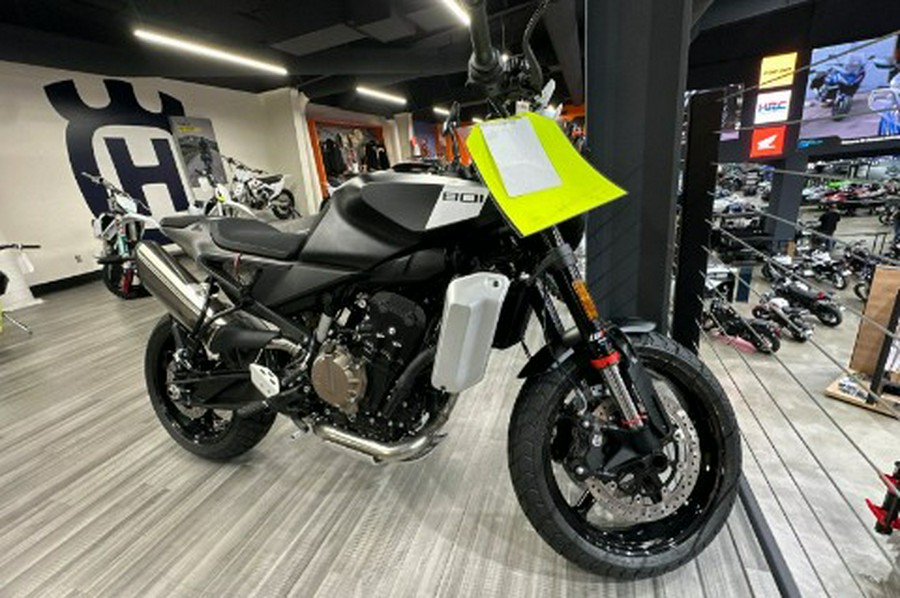 2025 Husqvarna Svartpilen 801