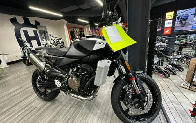2025 Husqvarna Svartpilen 801