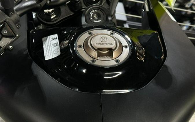 2025 Husqvarna Svartpilen 801