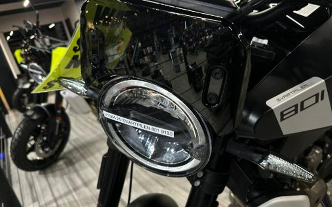 2025 Husqvarna Svartpilen 801