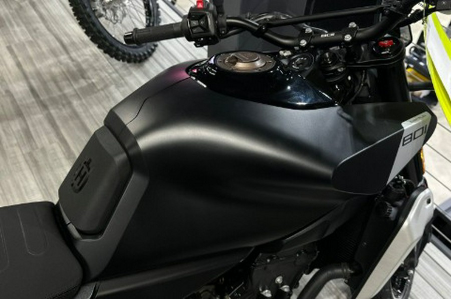 2025 Husqvarna Svartpilen 801