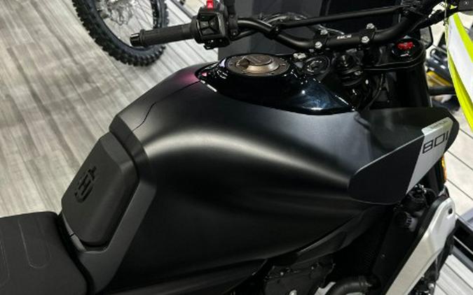 2025 Husqvarna Svartpilen 801