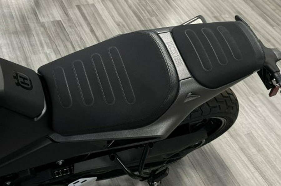 2025 Husqvarna Svartpilen 801