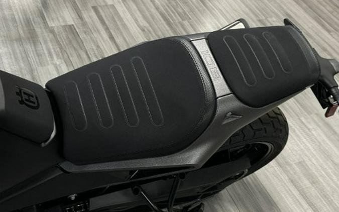 2025 Husqvarna Svartpilen 801
