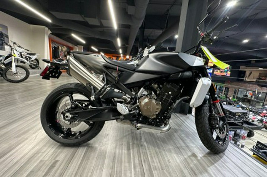 2025 Husqvarna Svartpilen 801