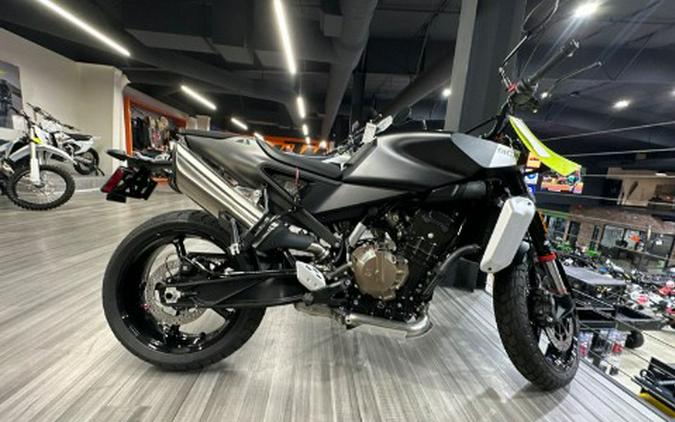2025 Husqvarna Svartpilen 801