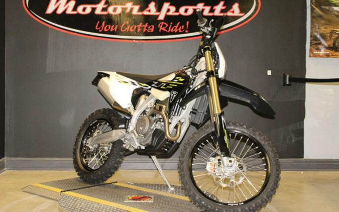 2026 Triumph TF 250-E Jet Black/Pure White 250-E