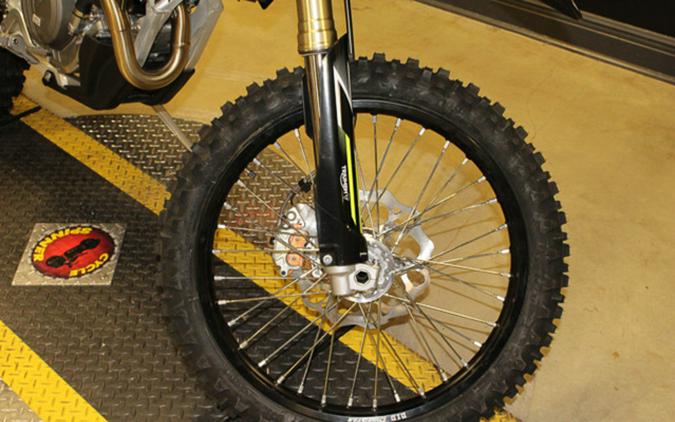 2026 Triumph TF 250-E Jet Black/Pure White 250-E