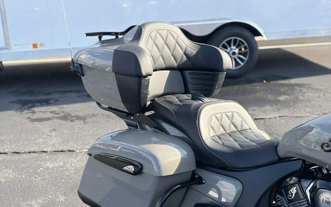 2023 Indian Pursuit Dark Horse with Premium Package Icon Quart