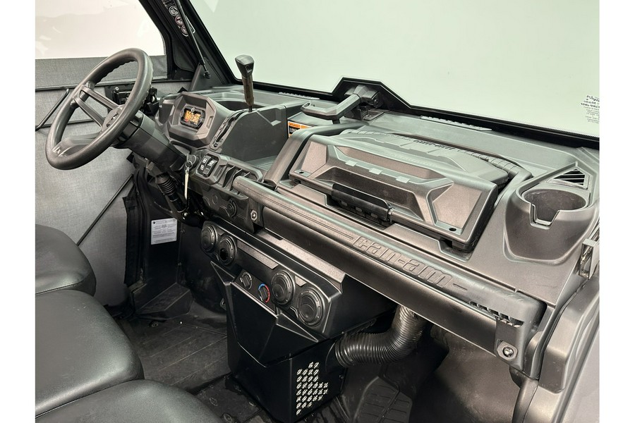 2018 Can-Am Defender DPS HD10 Heated Cab w/ Tracks