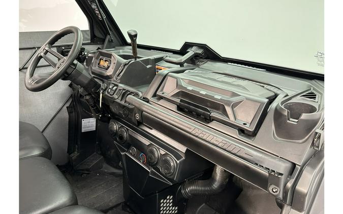 2018 Can-Am Defender DPS HD10 Heated Cab w/ Tracks