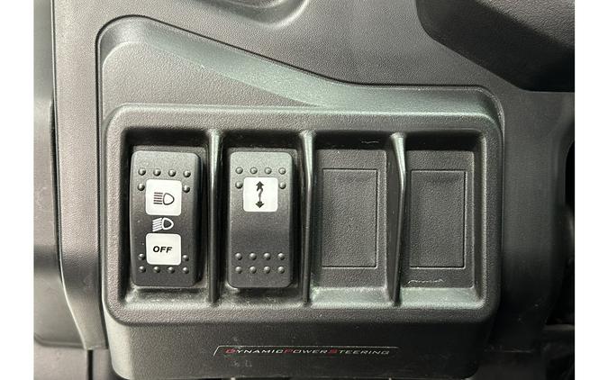 2018 Can-Am Defender DPS HD10 Heated Cab w/ Tracks