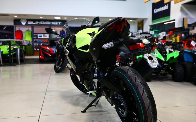 2026 Kawasaki Ninja 500 SE ABS Metallic Yellowish GreenEbony
