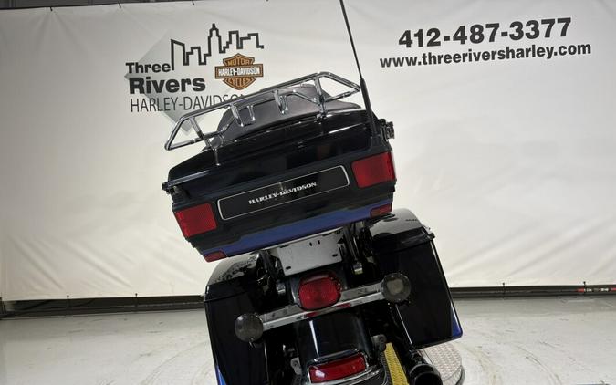 2010 Harley-Davidson® Electra Glide® Ultra Limited Two-Tone Vivid Black/Black Ice Pearl