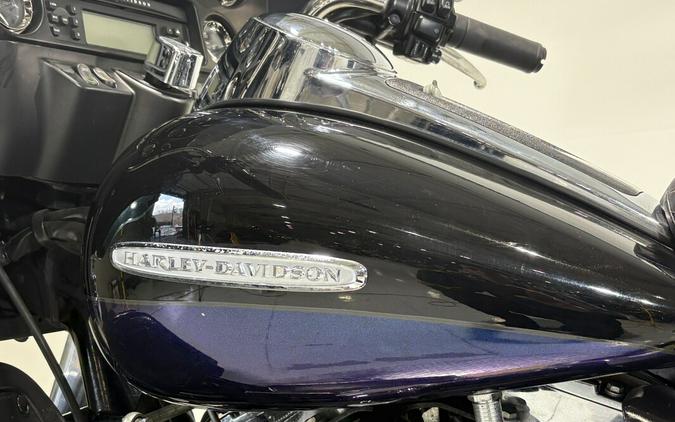 2010 Harley-Davidson® Electra Glide® Ultra Limited Two-Tone Vivid Black/Black Ice Pearl