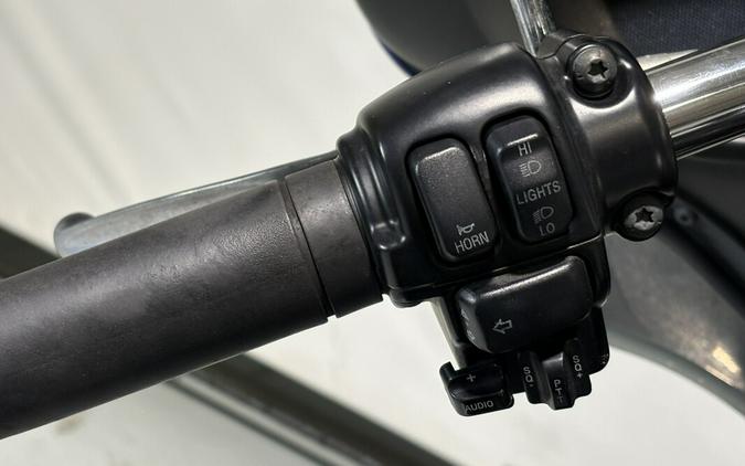 2010 Harley-Davidson® Electra Glide® Ultra Limited Two-Tone Vivid Black/Black Ice Pearl