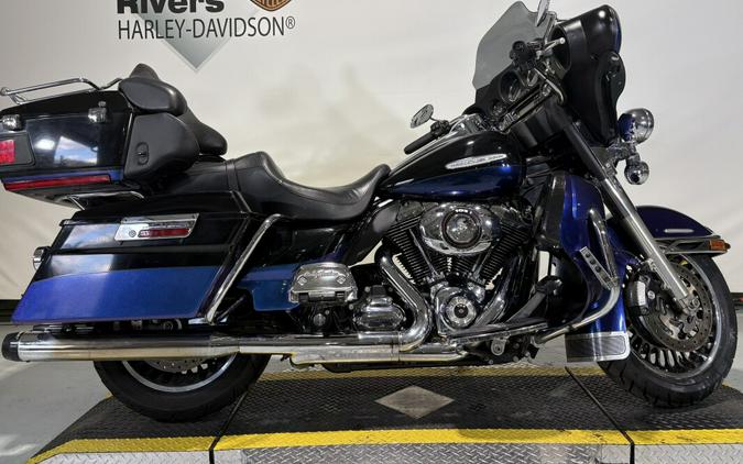 2010 Harley-Davidson® Electra Glide® Ultra Limited Two-Tone Vivid Black/Black Ice Pearl