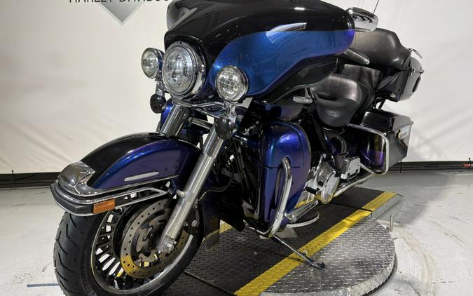 2010 Harley-Davidson® Electra Glide® Ultra Limited Two-Tone Vivid Black/Black Ice Pearl