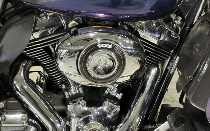 2010 Harley-Davidson® Electra Glide® Ultra Limited Two-Tone Vivid Black/Black Ice Pearl