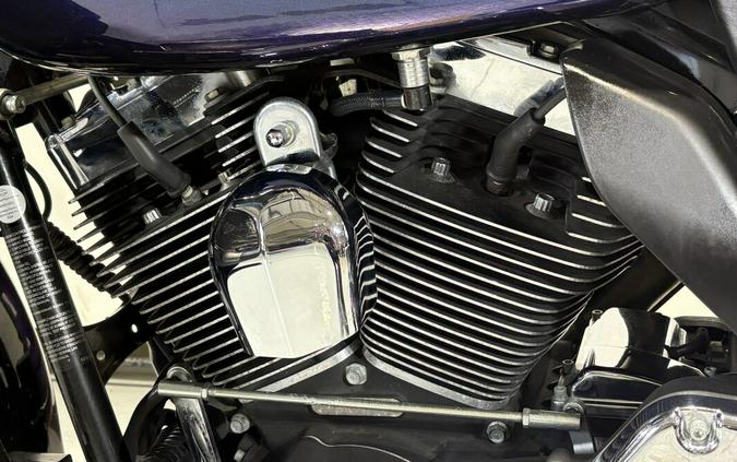 2010 Harley-Davidson® Electra Glide® Ultra Limited Two-Tone Vivid Black/Black Ice Pearl