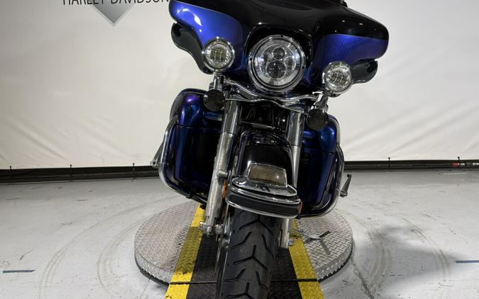 2010 Harley-Davidson® Electra Glide® Ultra Limited Two-Tone Vivid Black/Black Ice Pearl