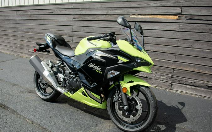 2026 Kawasaki Ninja® 500 ABS Metallic Yellowish Green/Ebony