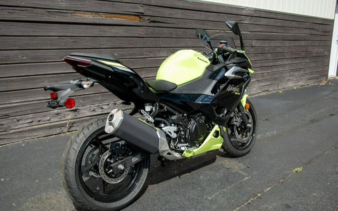 2026 Kawasaki Ninja® 500 ABS Metallic Yellowish Green/Ebony