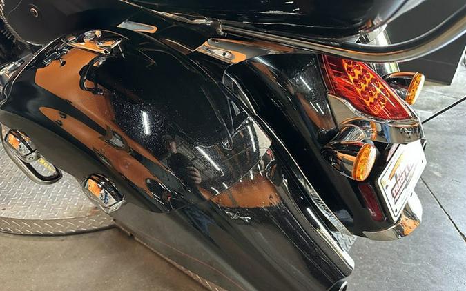 2020 Indian Roadmaster Elite Thunder Black Vivid Crystal Over