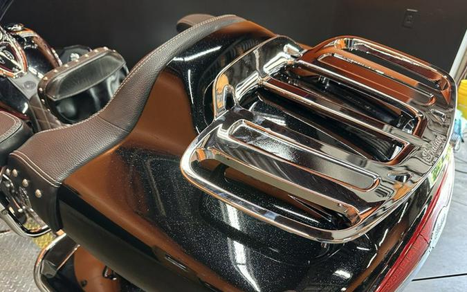 2020 Indian Roadmaster Elite Thunder Black Vivid Crystal Over