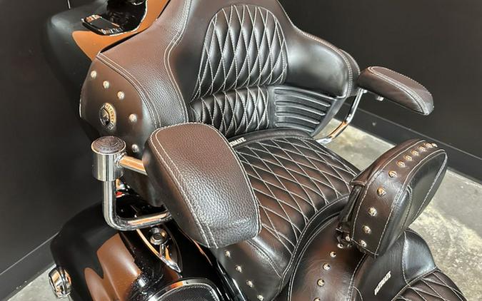 2020 Indian Roadmaster Elite Thunder Black Vivid Crystal Over
