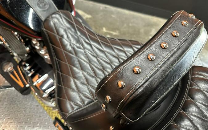 2020 Indian Roadmaster Elite Thunder Black Vivid Crystal Over