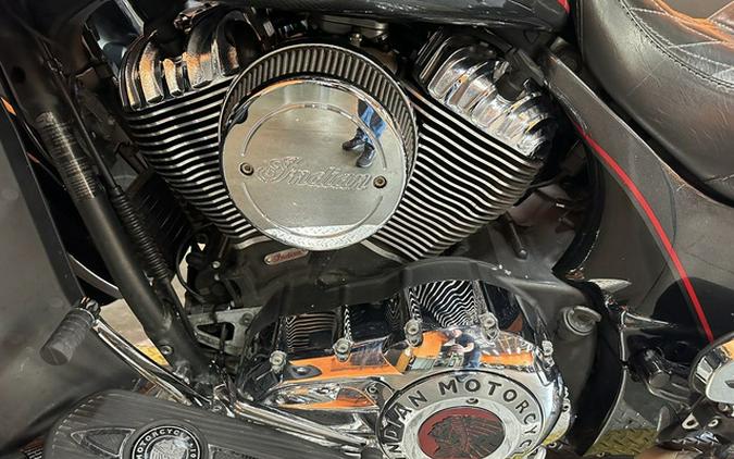 2020 Indian Roadmaster Elite Thunder Black Vivid Crystal Over