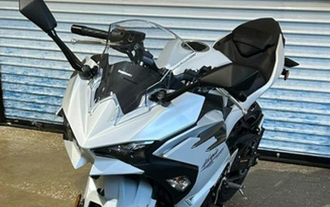 2025 Kawasaki Ninja 500 ABS Passion Red/Metallic Flat Spark Bla