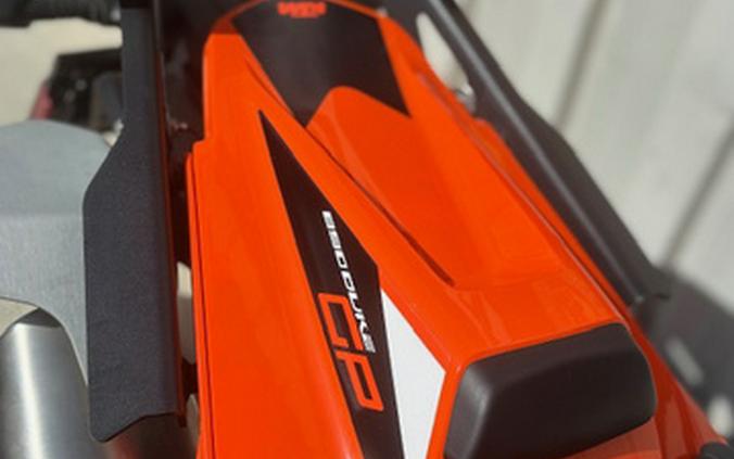 2022 KTM Duke 890 GP